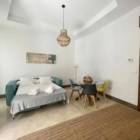 J21 By Cathedral Alcazar * Sewilla